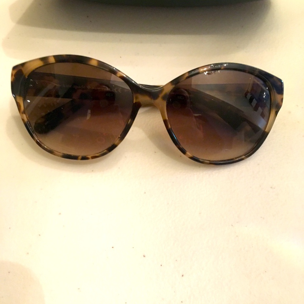 Kate Spade tortoise rimmed sunglasses!